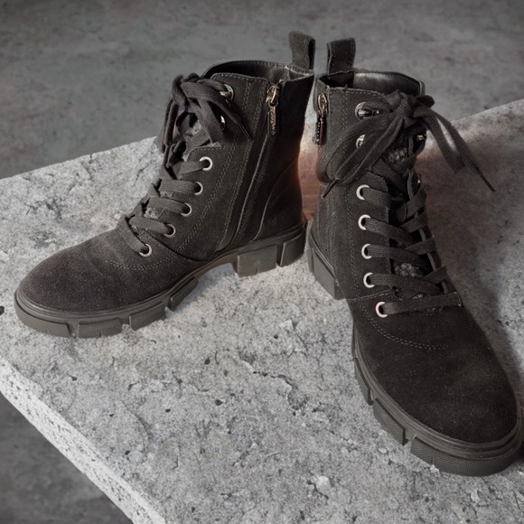 Blondo Waterproof Black Suede Lace-Up Side Access Boots Size 9 W/Sherpa Fleece - Picture 2 of 12